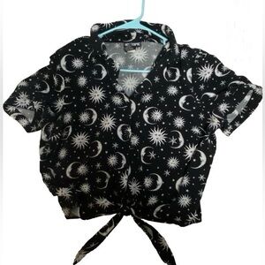 moon & star hot topic tie crop top size large-xl
🌙⭐️